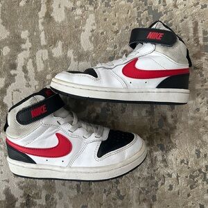 Nike kids Borough Mid size 12